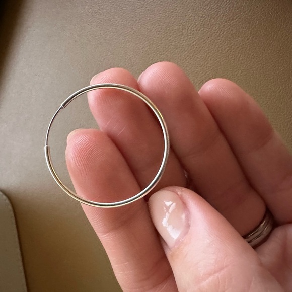 Single Elegant Silver Hoop Earring 30MM Made By Mary Brand - Picture 4 of 4